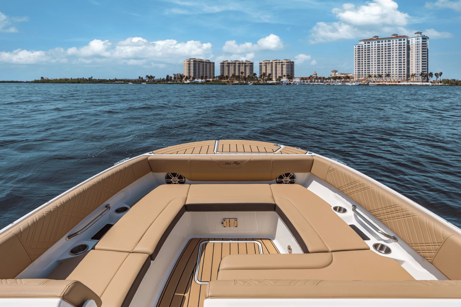 2026 Sea Ray SDX 270 Outboard - 9