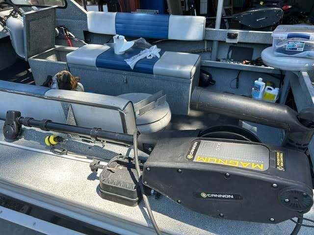 The image shows the interior of a 1997 Koffler Bay Bee boat with a Cannon Magnum device.
