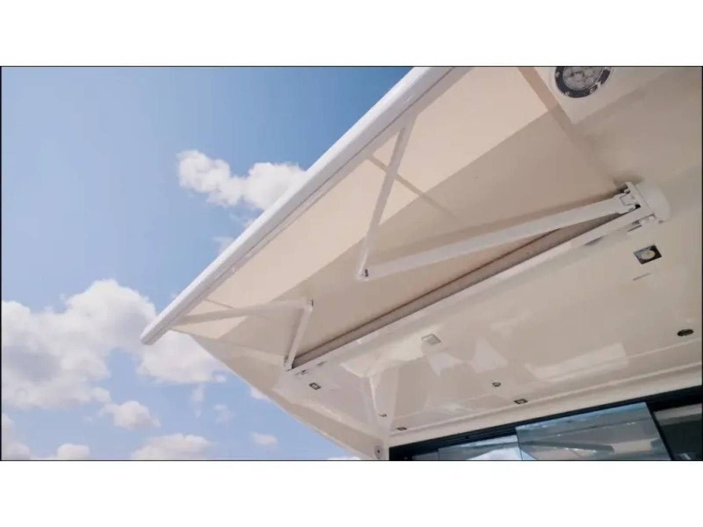 2018 Present Yachts 520S - Image 13