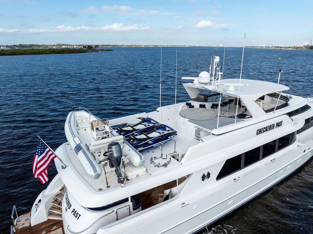 Luxury yacht Westport 112 from 1999 on open water.