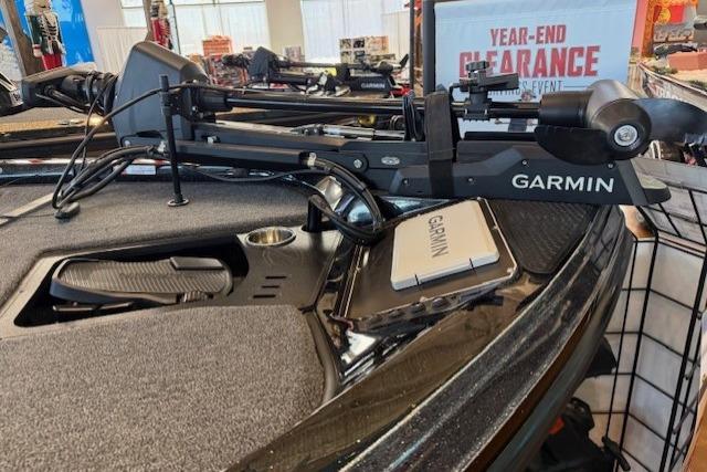 2025 Ranger Z518 Cup-Equipped boat with Garmin equipment at year-end clearance event.