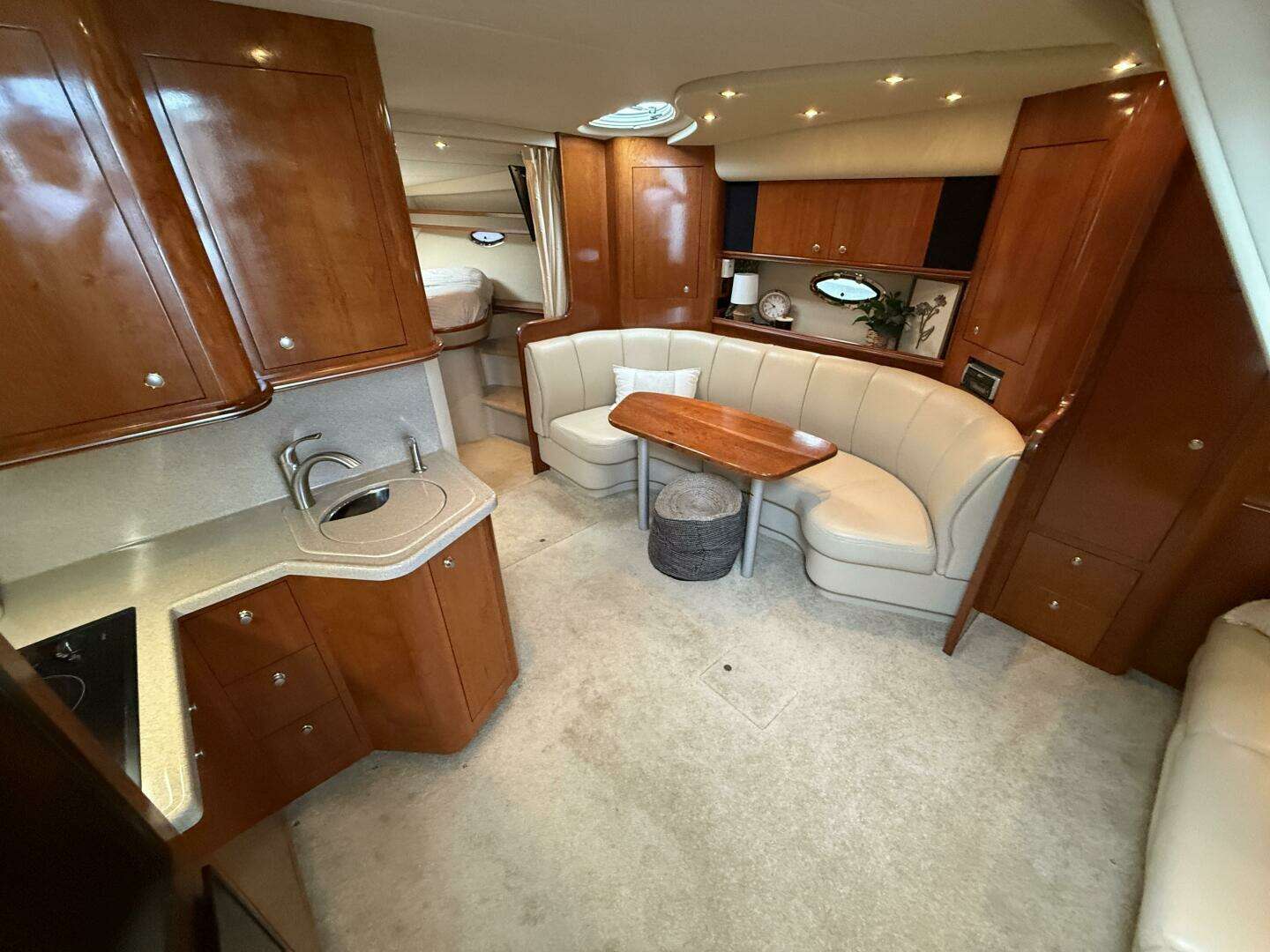 2004 Cruisers 370 Express - Image 21