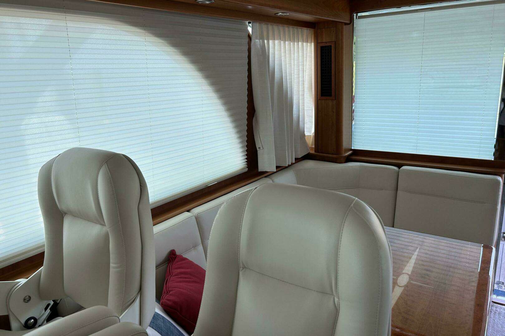 2022 Sabre 45 Salon Express - Image 18