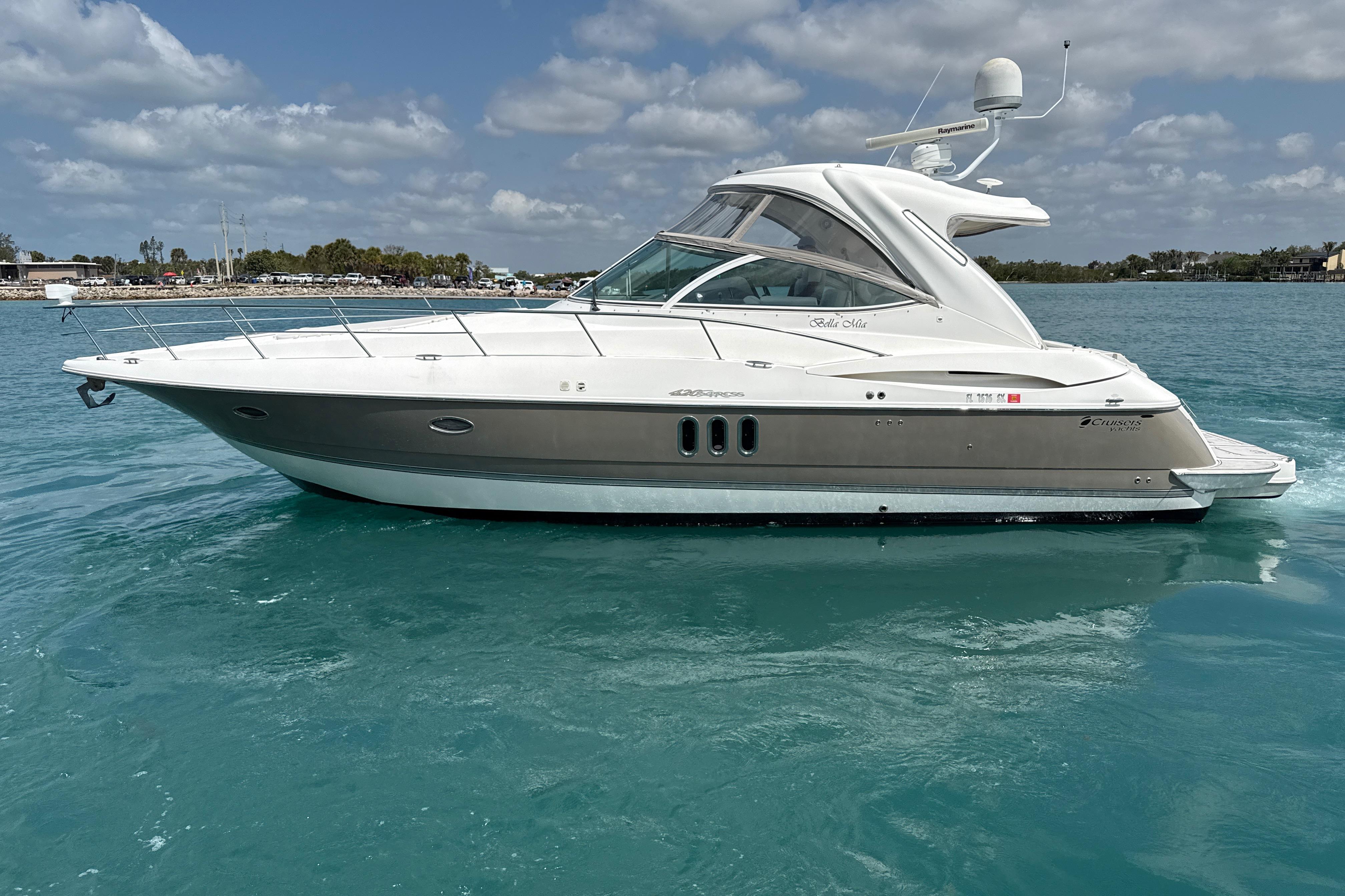 2006 Cruisers Yachts 420 Express
