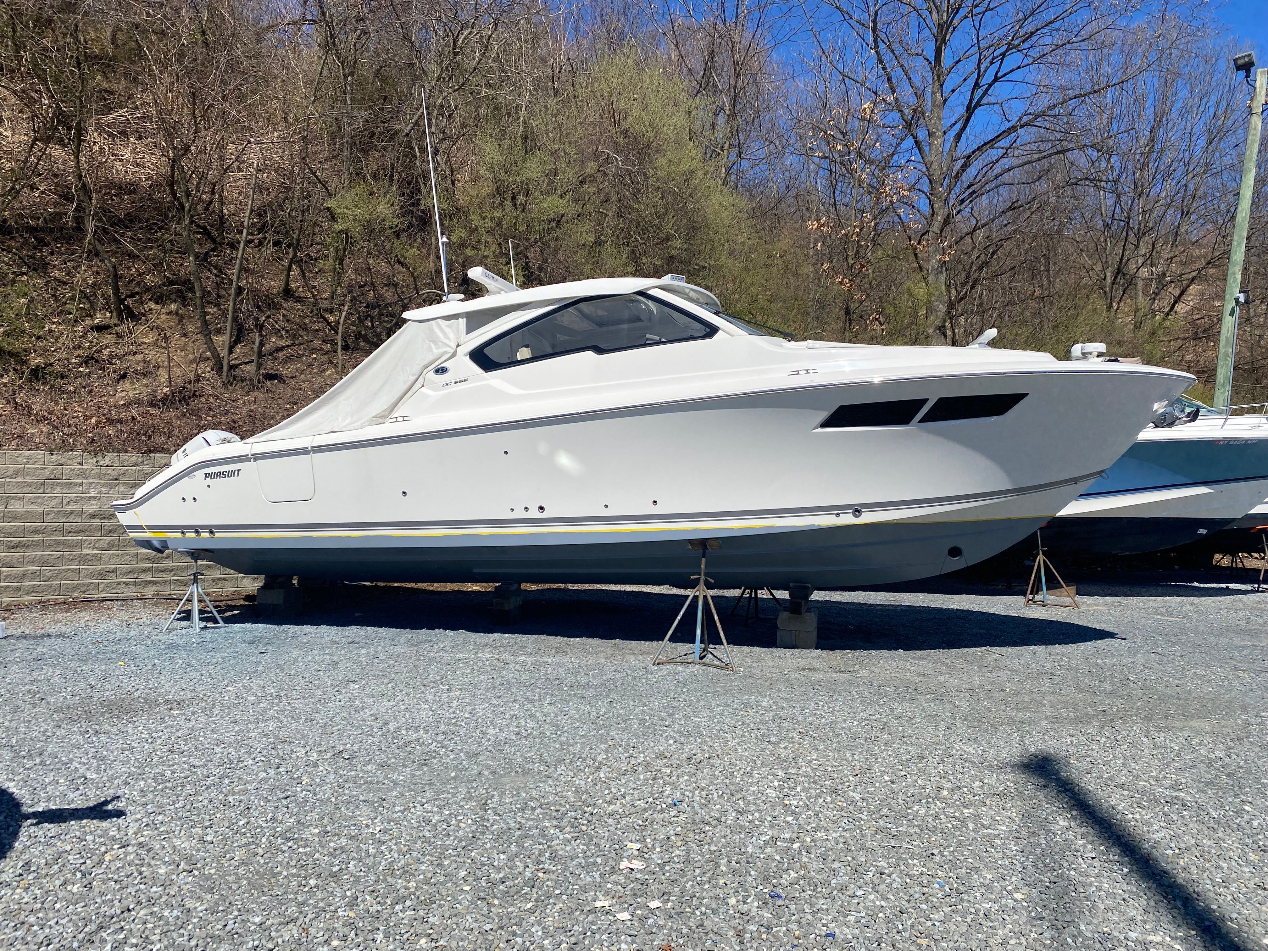 2020 Pursuit DC 365 Dual Console - 28