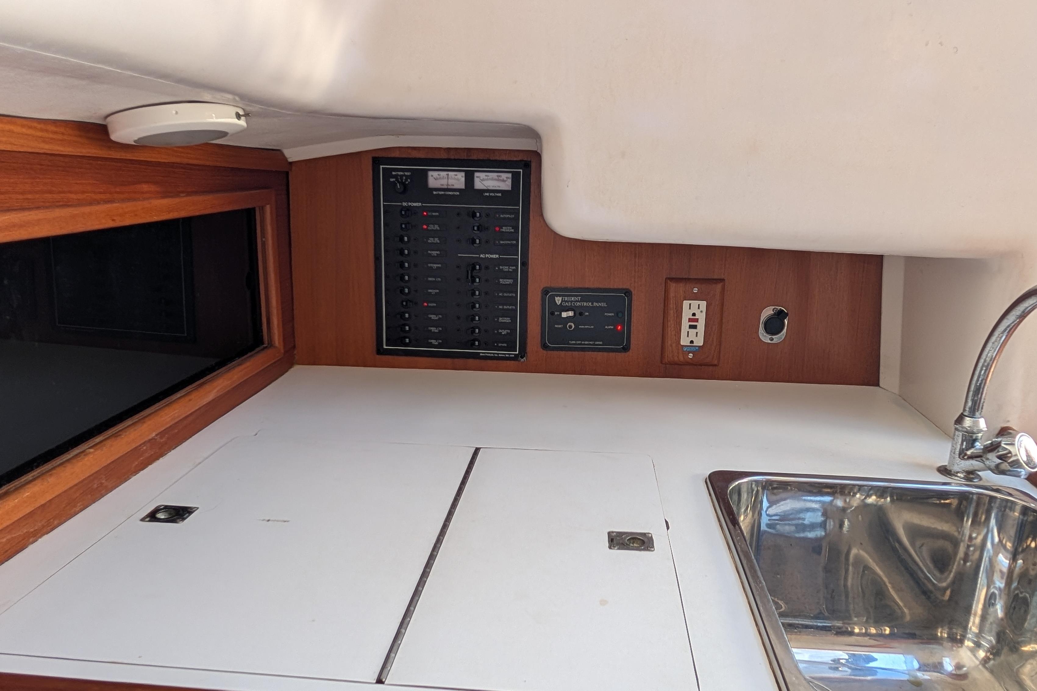 1970 C&C 35 - 31