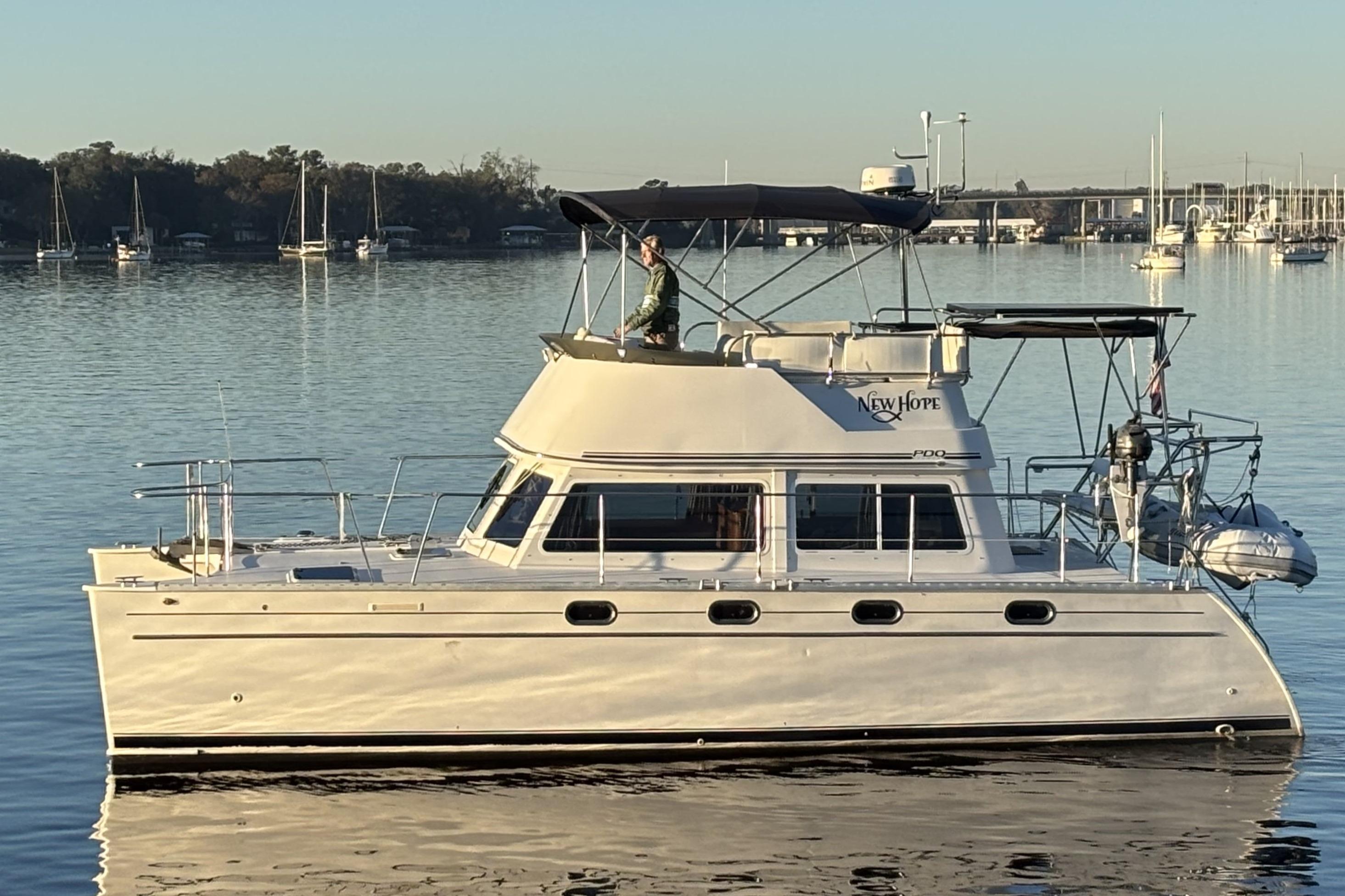 2006 PDQ 34 Power Catamaran