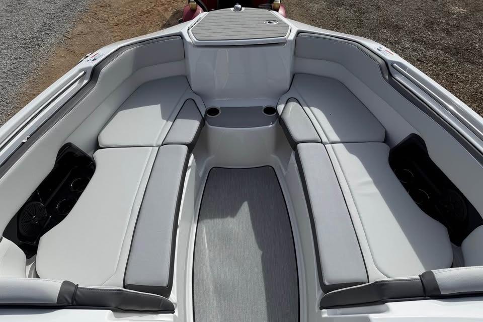 2026 Yamaha Boats AR250 interior with spacious seating and modern design.