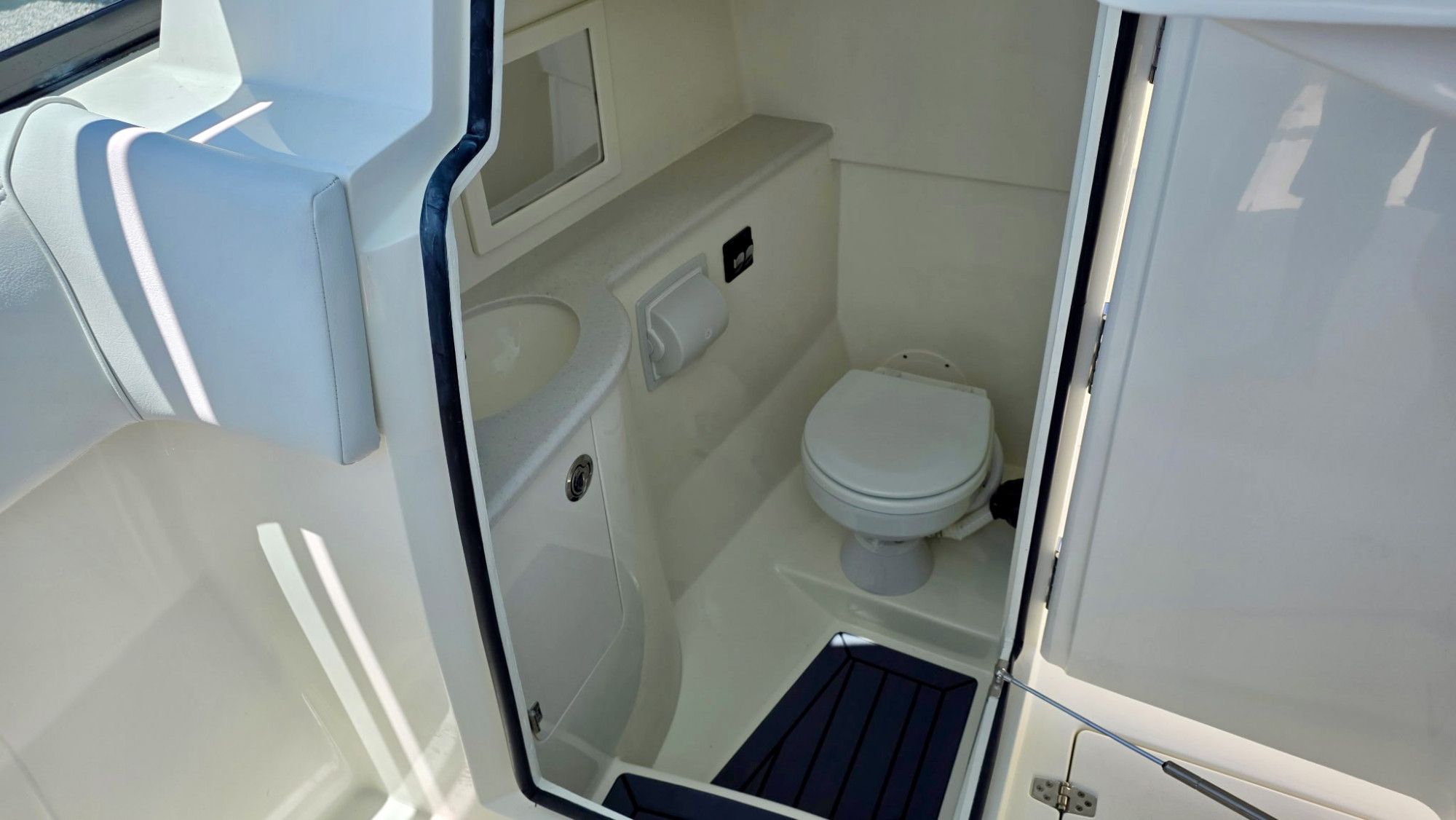 2026 Cobia 280 Dual Console - 12