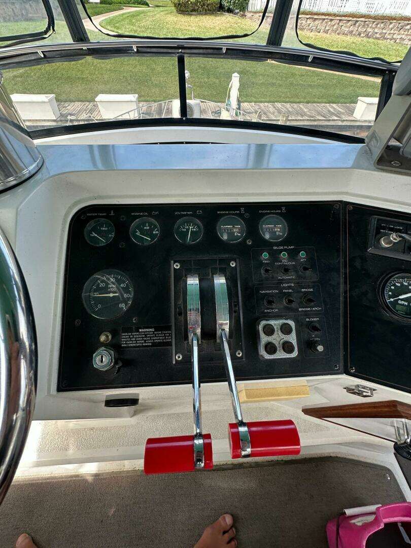 1991 Carver 3807 Aft Cabin - Image 15