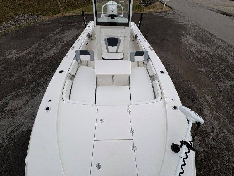 2026 Robalo 246 Cayman - 61