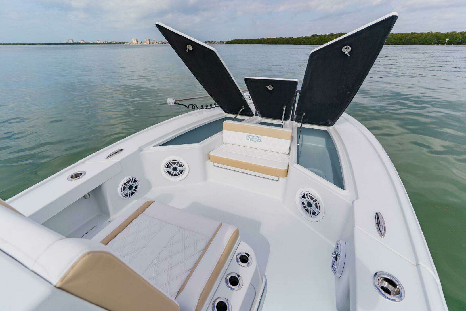2026 Broadwater Boatworks 25 Bay Cat - Image 15