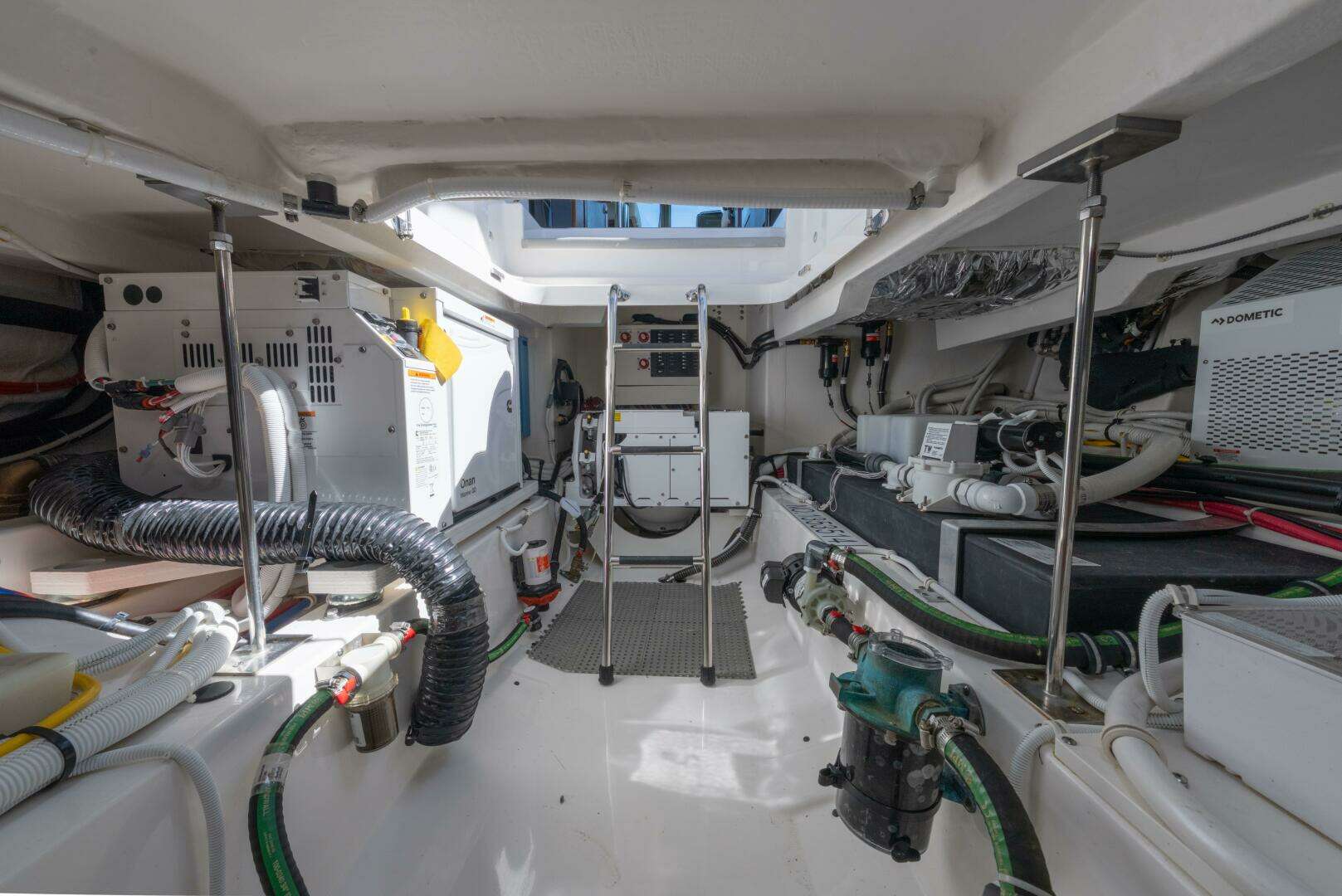 2025 Tiara Yachts 43 LE - Image 45