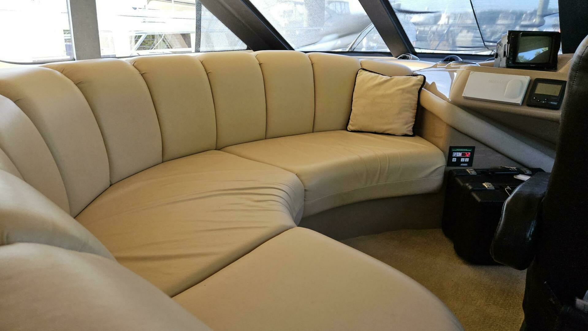 2000 Carver 450 Voyager - Image 4