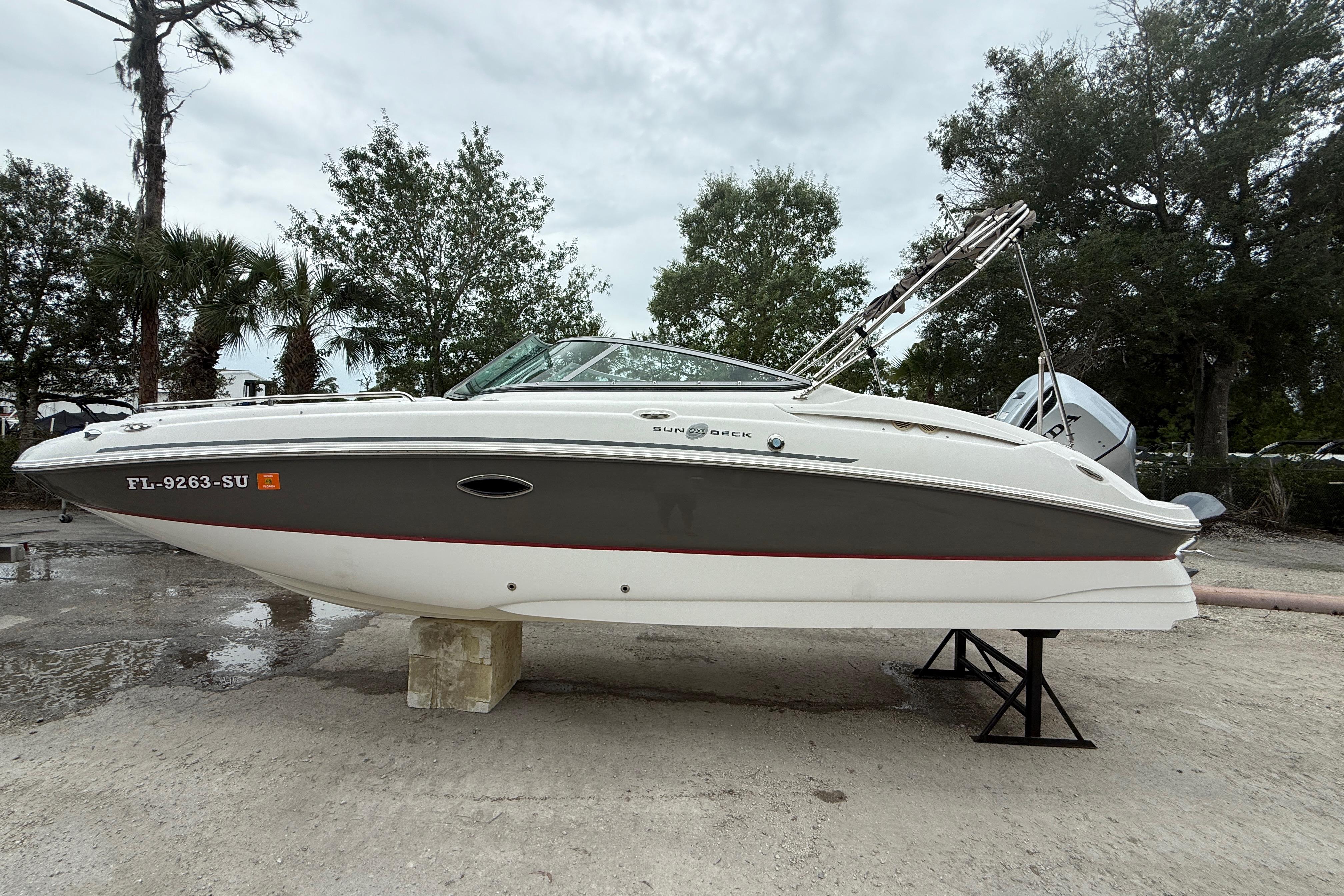 2014 Hurricane SunDeck 2400 OB