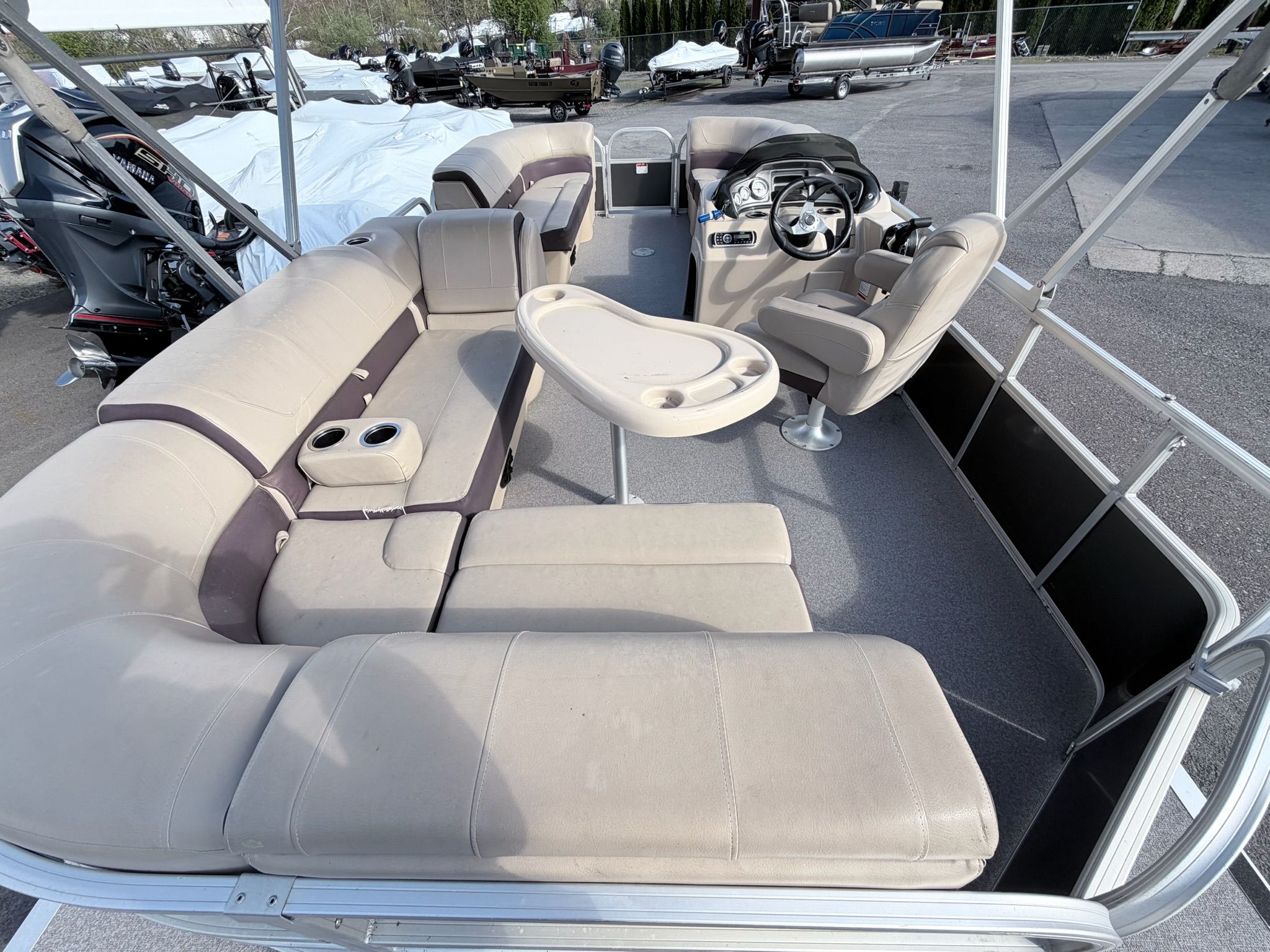 2018 Sun Tracker Party Barge 20 DLX - 16