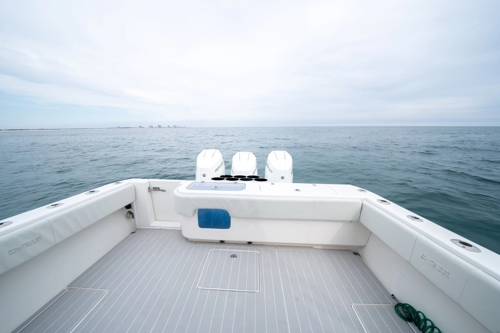 2011 Contender 40 Express - Image 16