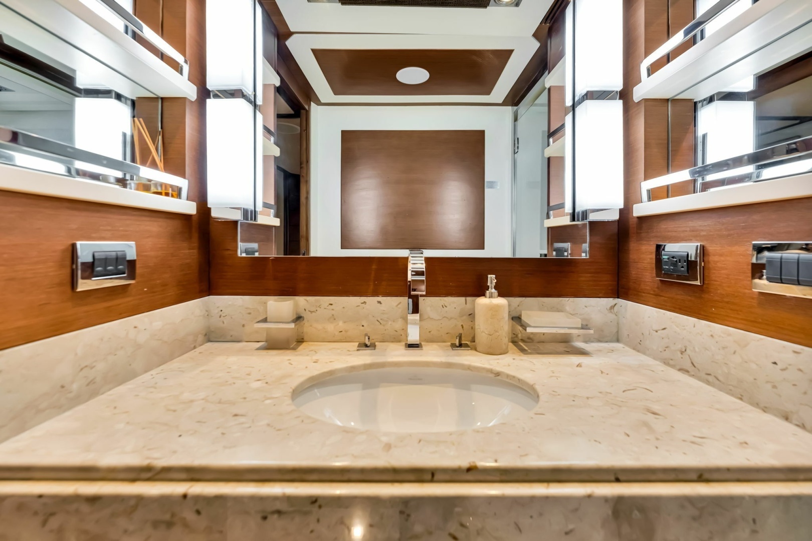 2005 Azimut 105 - Image 122