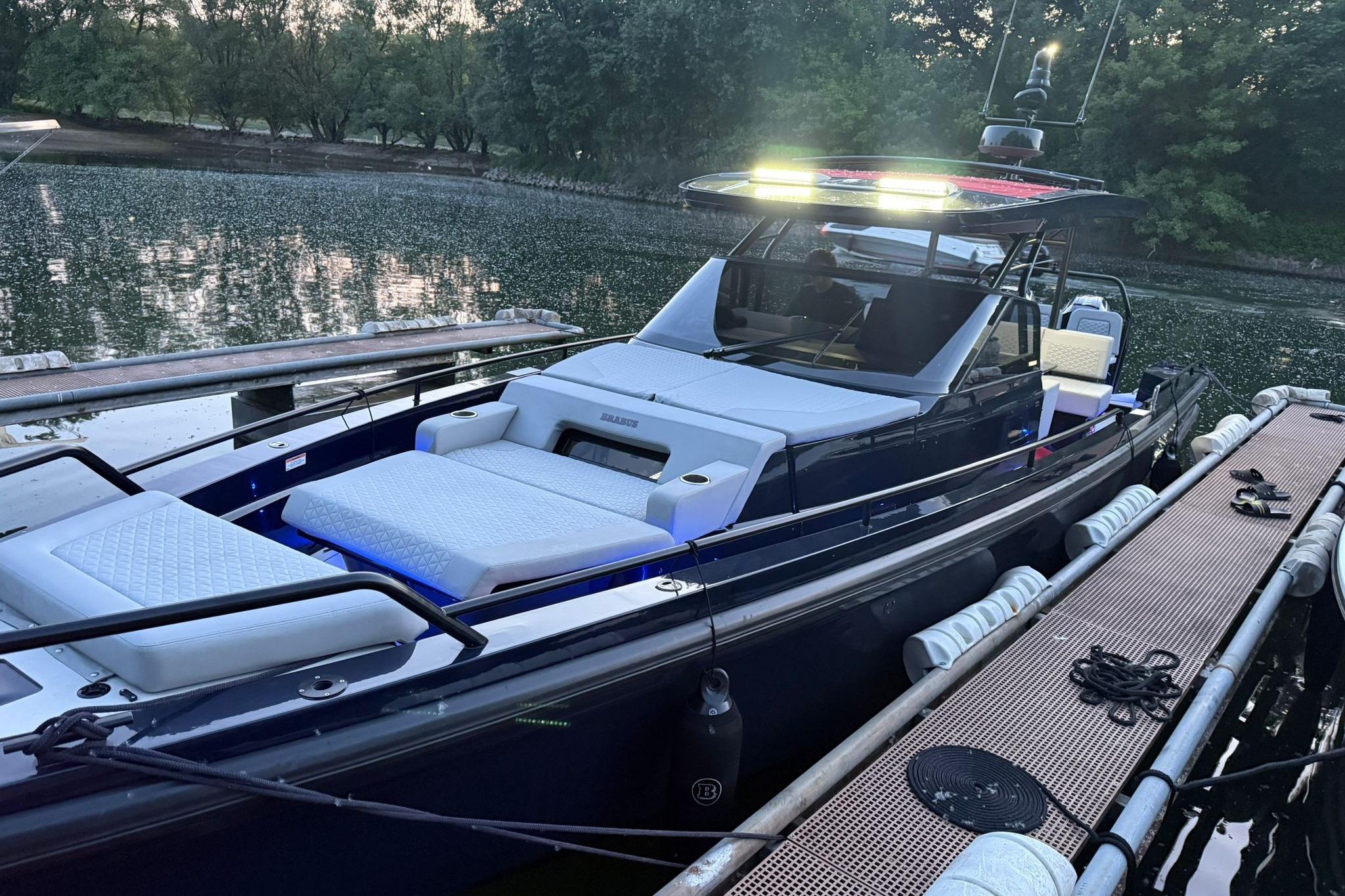 2022 Axopar Brabus Shadow 900 Sun-Top