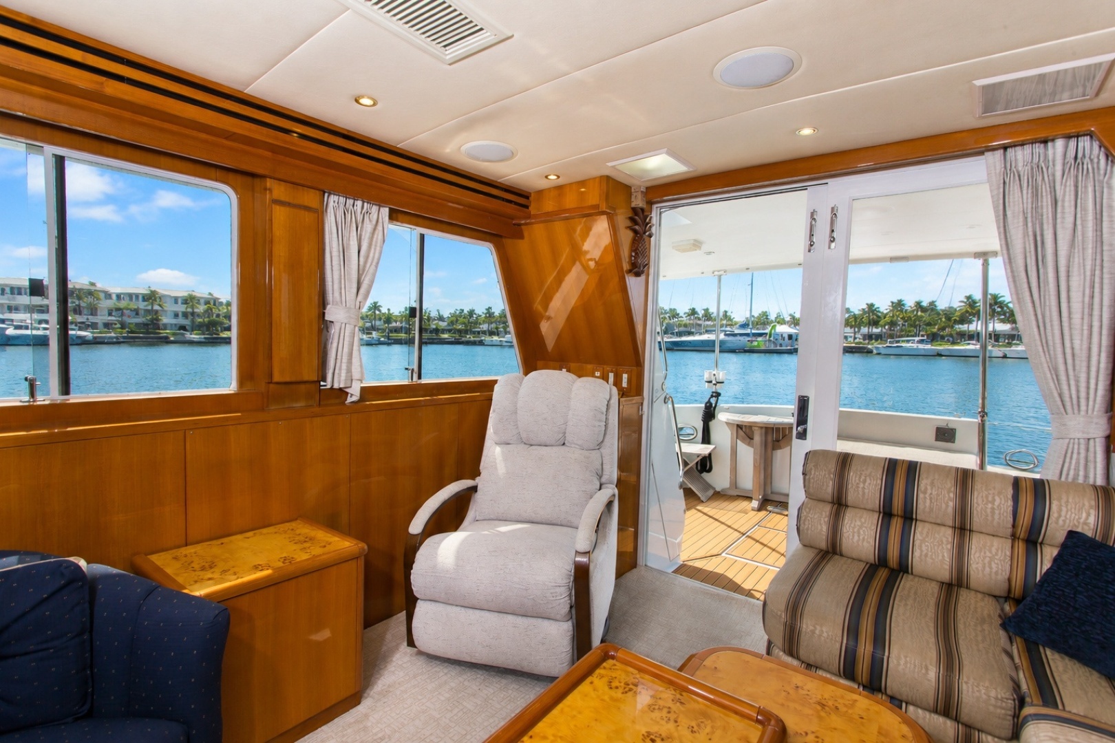2003 Jefferson 57 Pilothouse - Image 43
