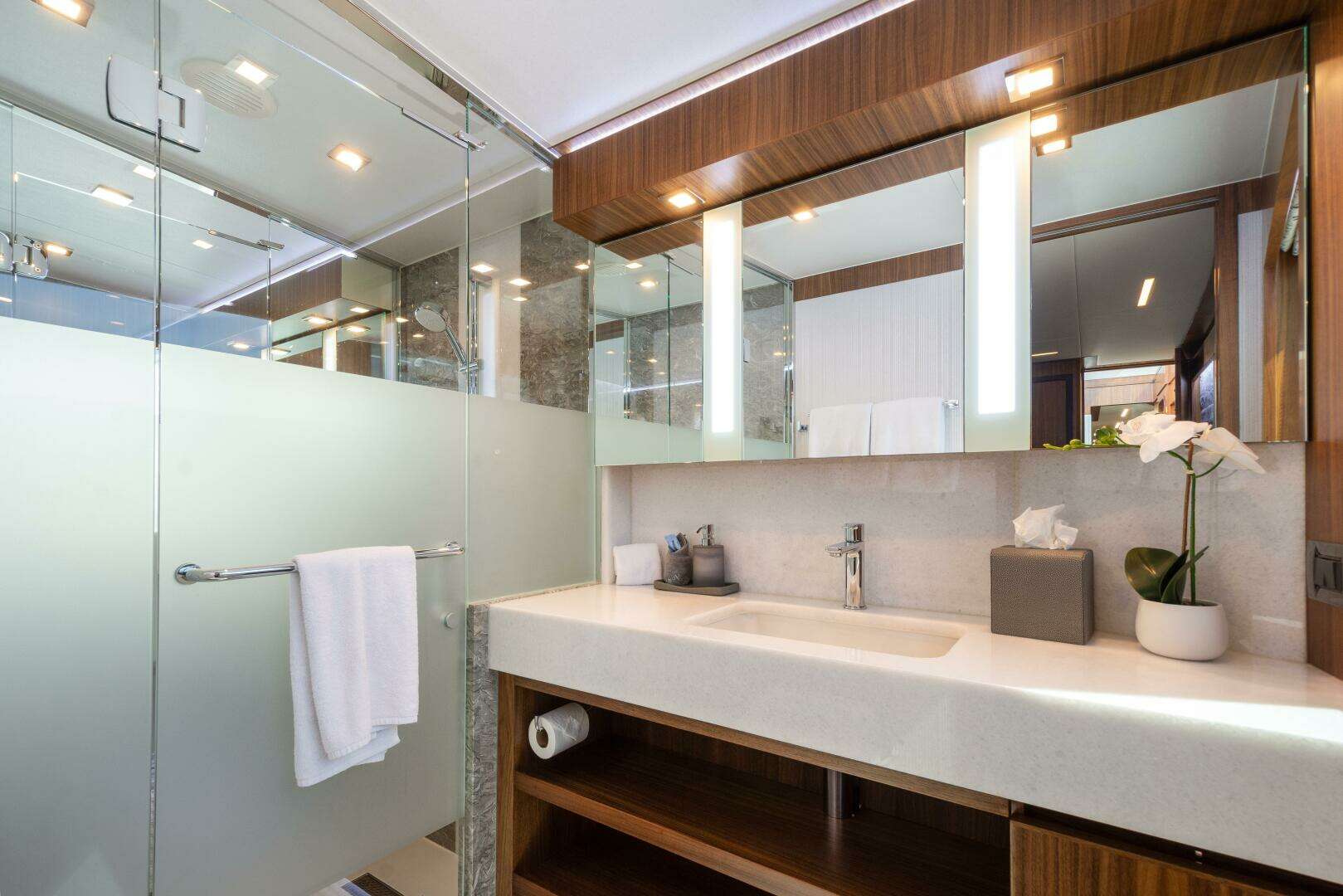 2024 Hargrave Raised Pilothouse - Image 11