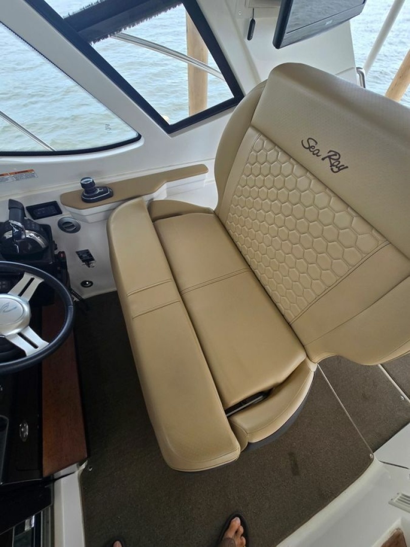 2018 Sea Ray — - Image 25