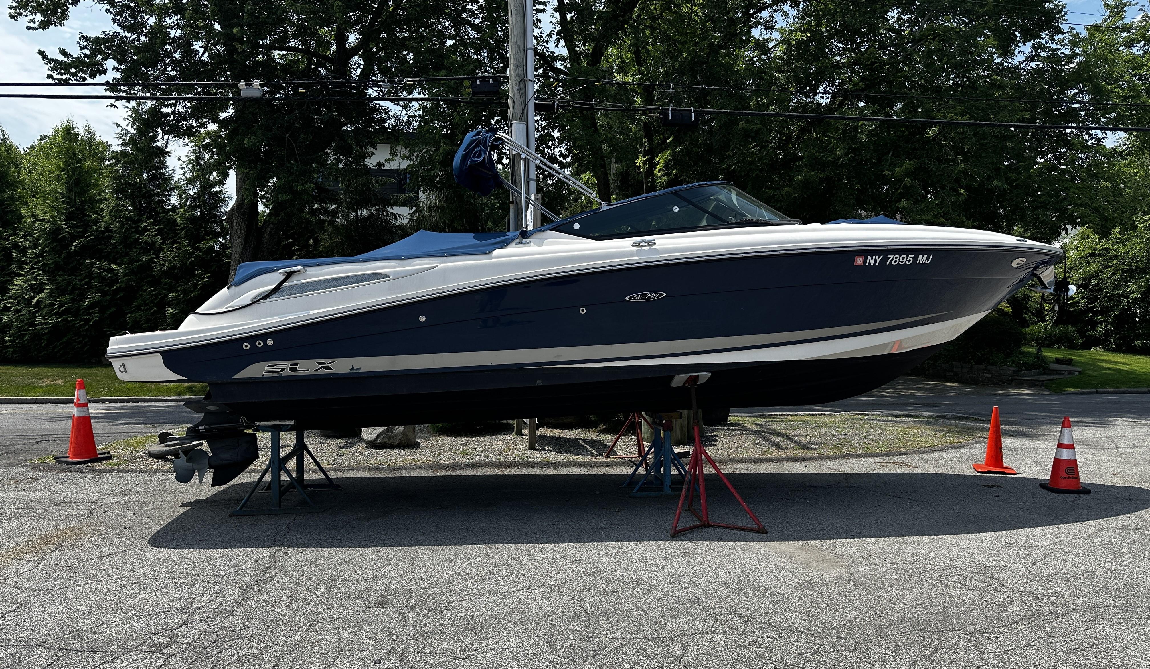 2013 Sea Ray 270 SLX