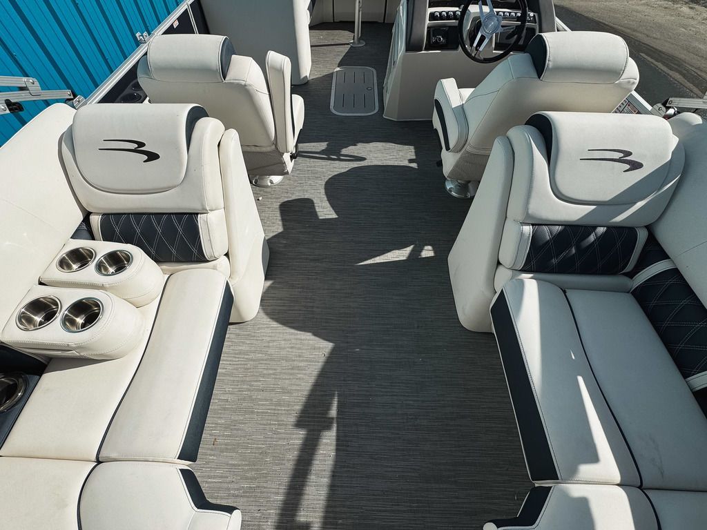 2023 Bennington 24 LX FASTBACK - 10