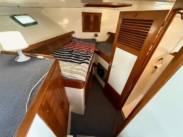 1982 Roughwater 41 Pilothouse - 11
