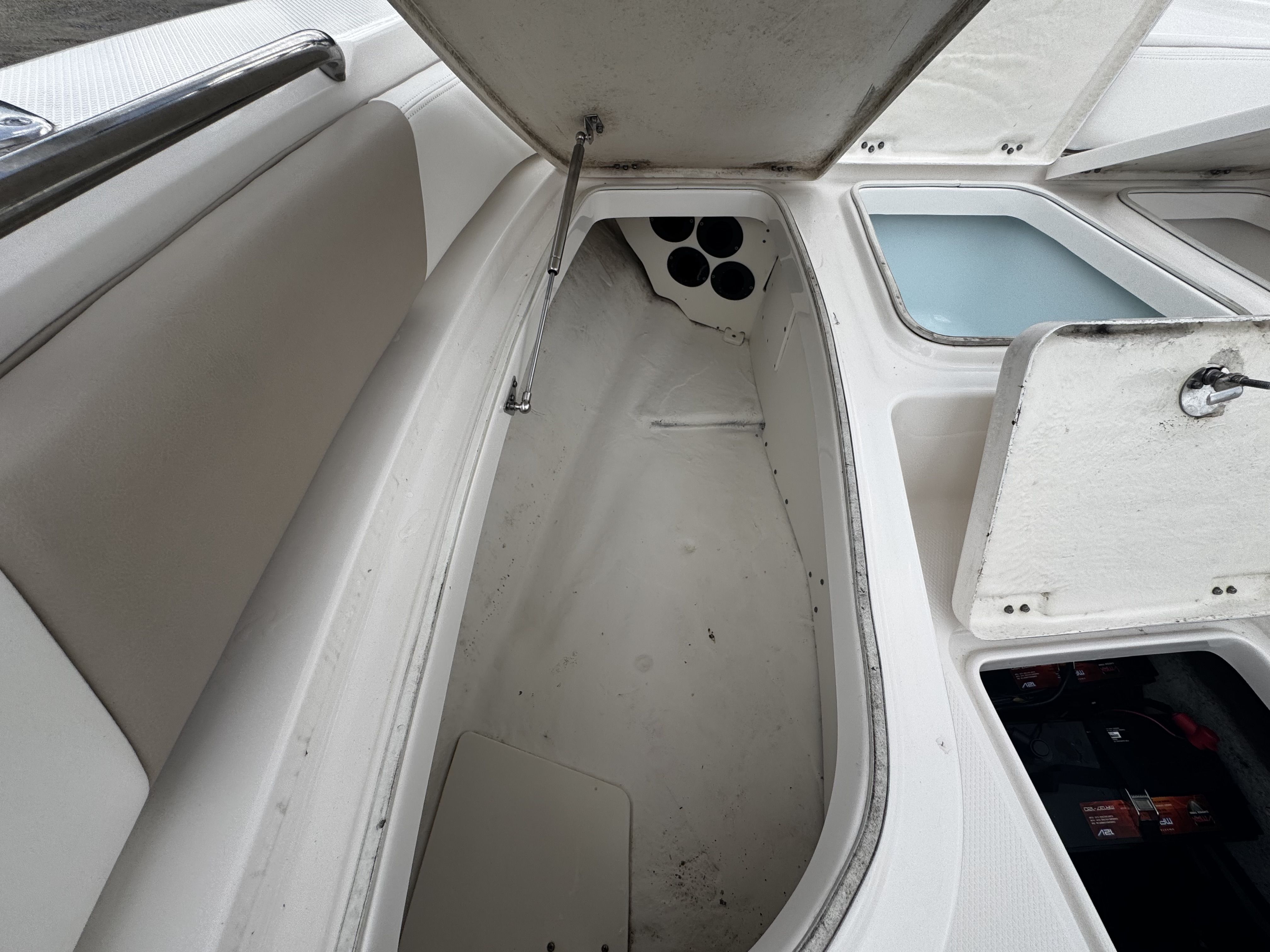 2022 Robalo Cayman 226 - 8