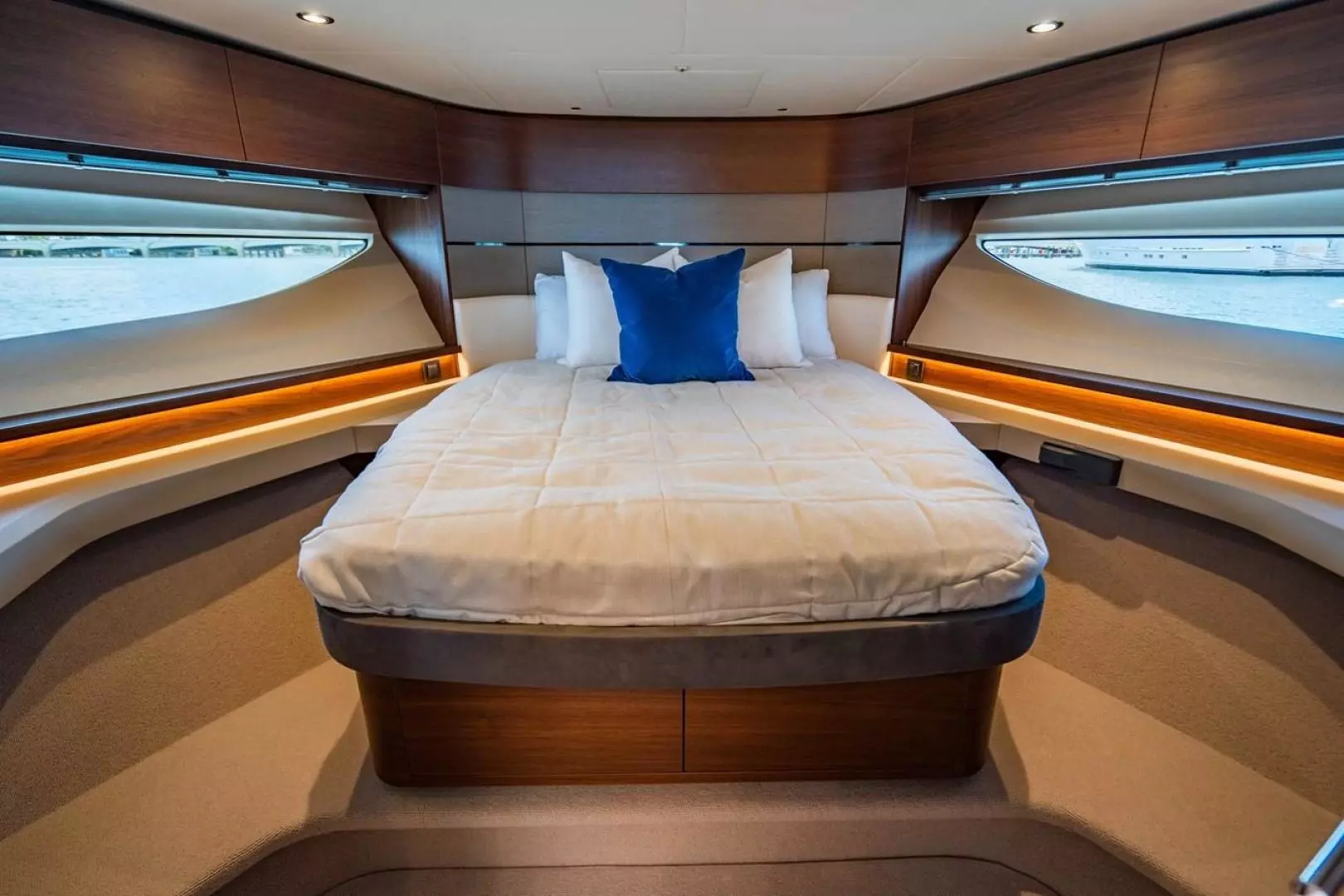 2020 Princess V60 - Image 25