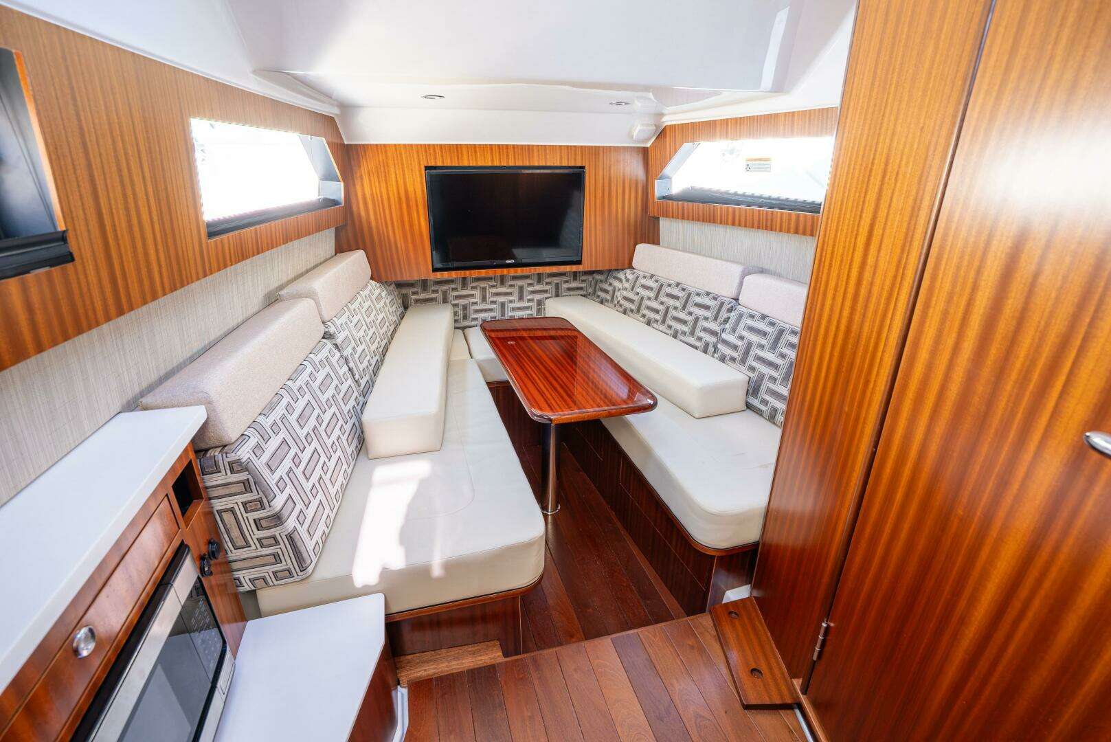 2023 Pursuit S428 - Image 28