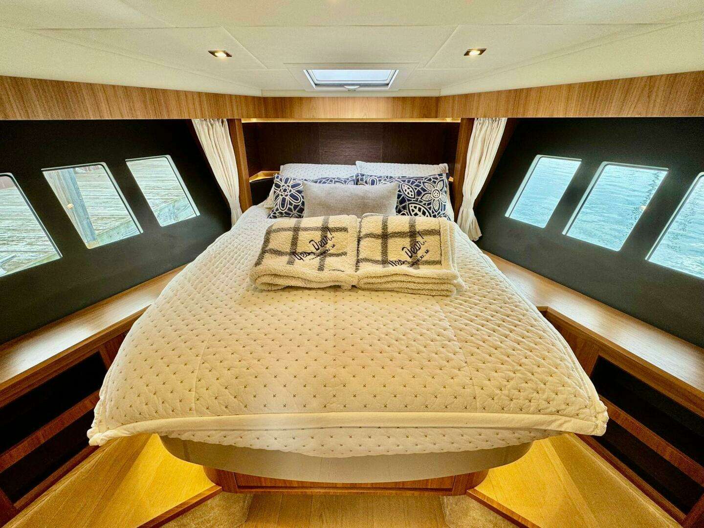 2016 Absolute 45 Sport Yacht - Image 70