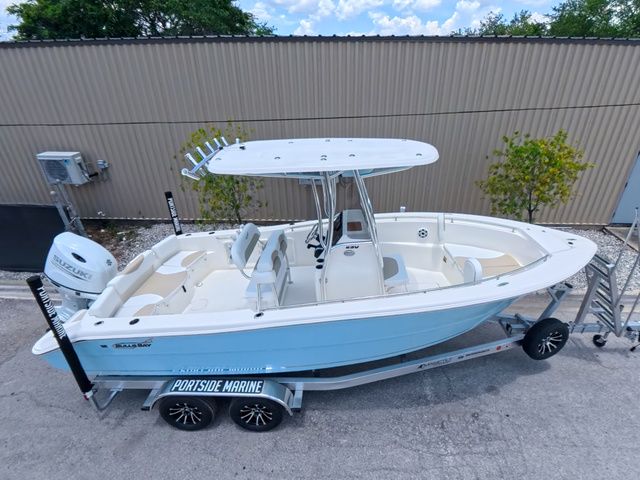 2027 Bulls Bay 230 Center Console - 4