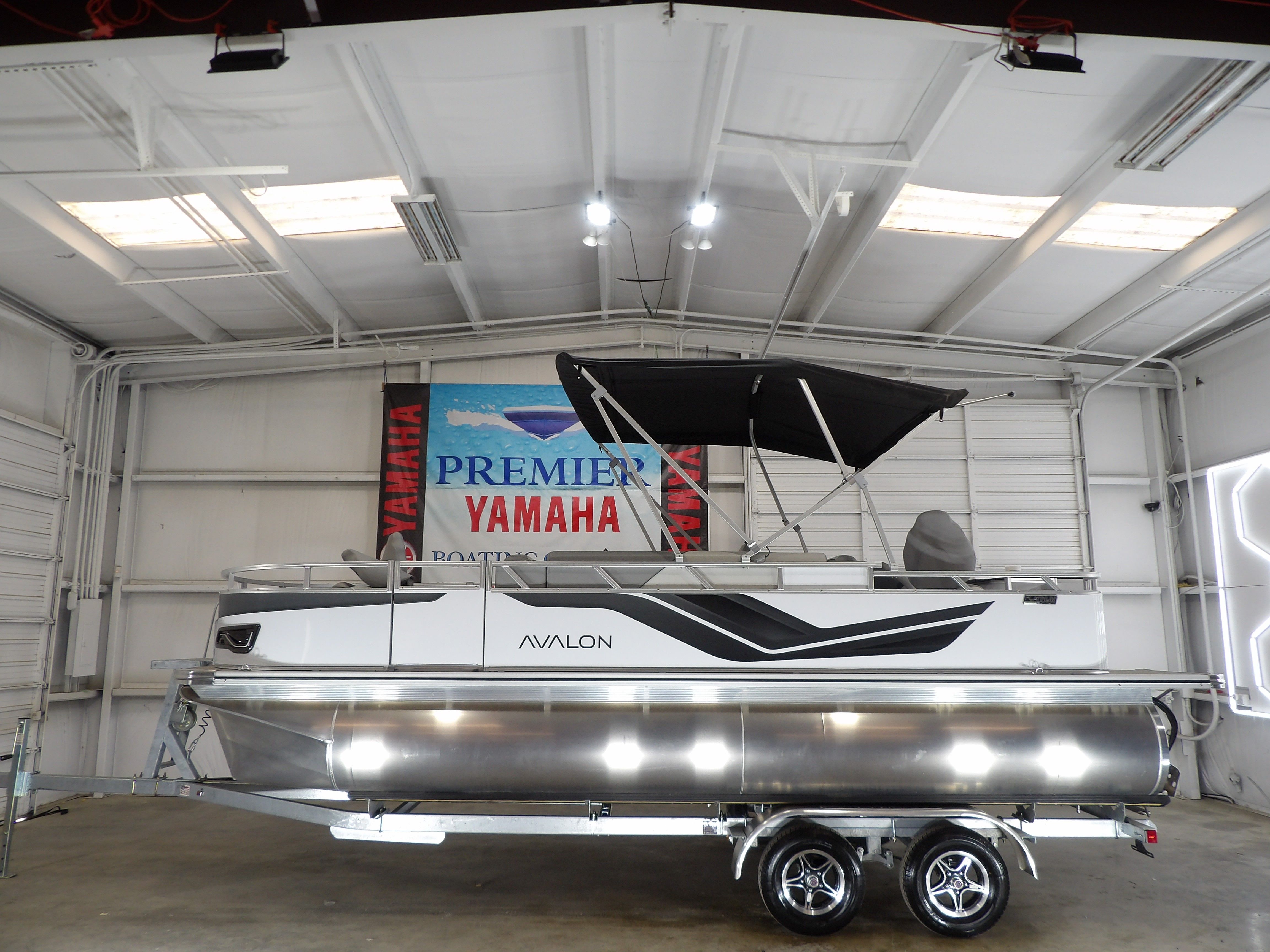 2026 Avalon Venture 85 Rear Fish - 21'