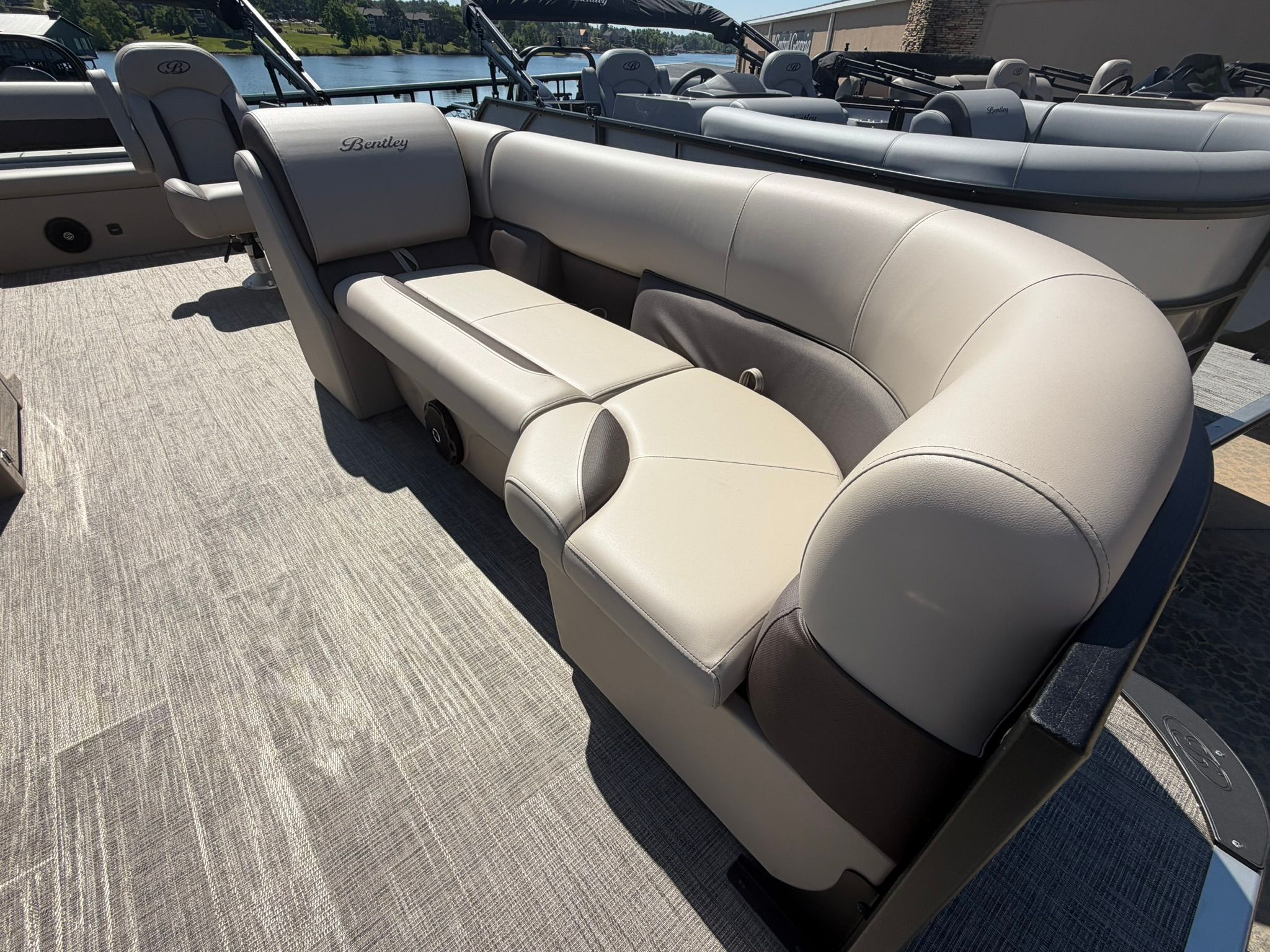 2026 Bentley Pontoons Legacy 240 Swingback - 5