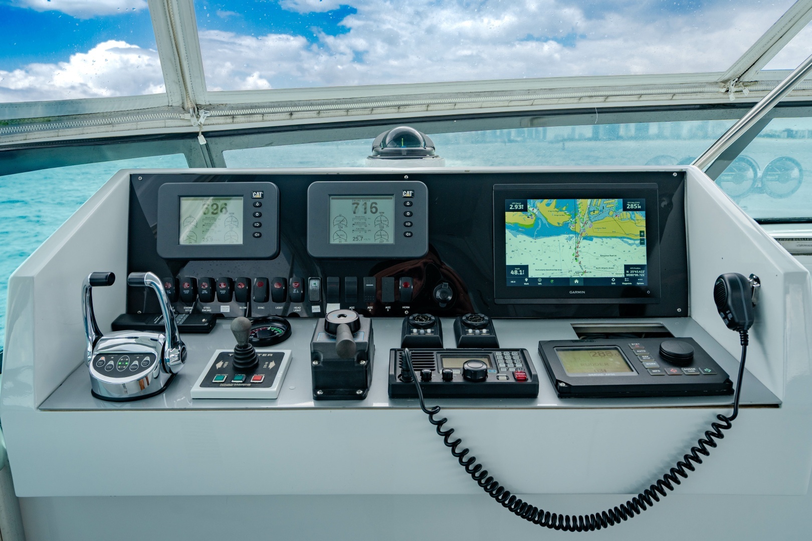 2006 Broward Raised Pilothouse - Image 29