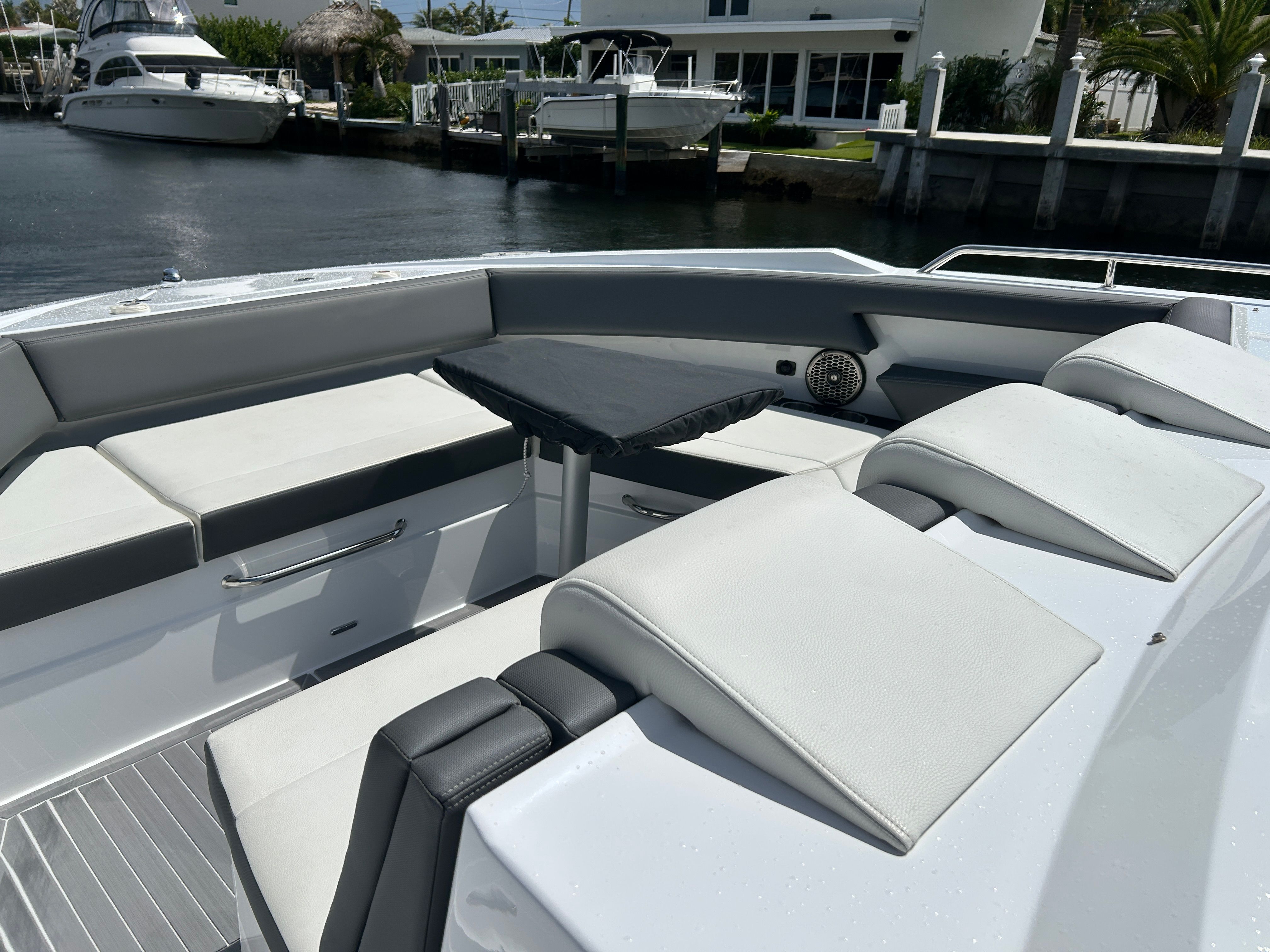 2023 Cruisers Yachts 38 GLS OB - 15