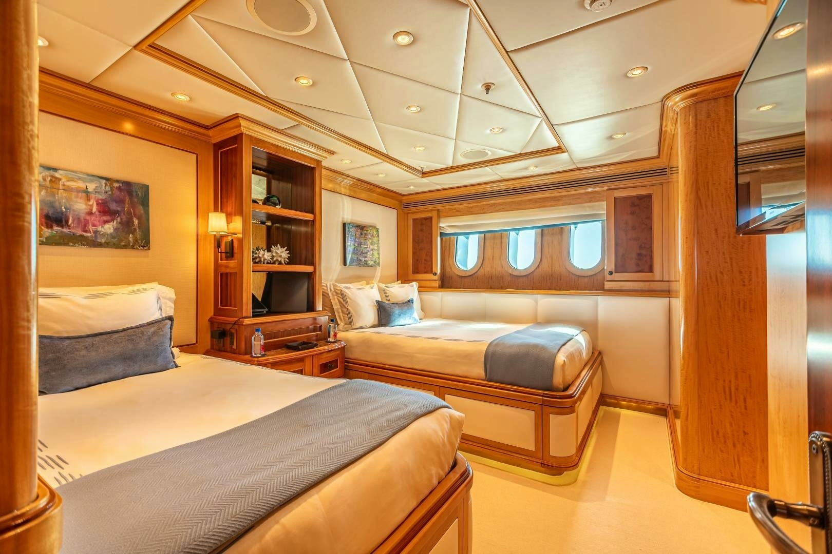 2009 Trinity Yachts Custom - Image 20
