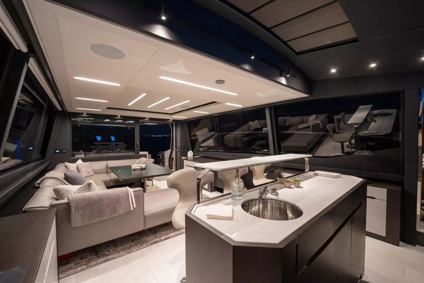 2021 Pershing 8X - Image 12