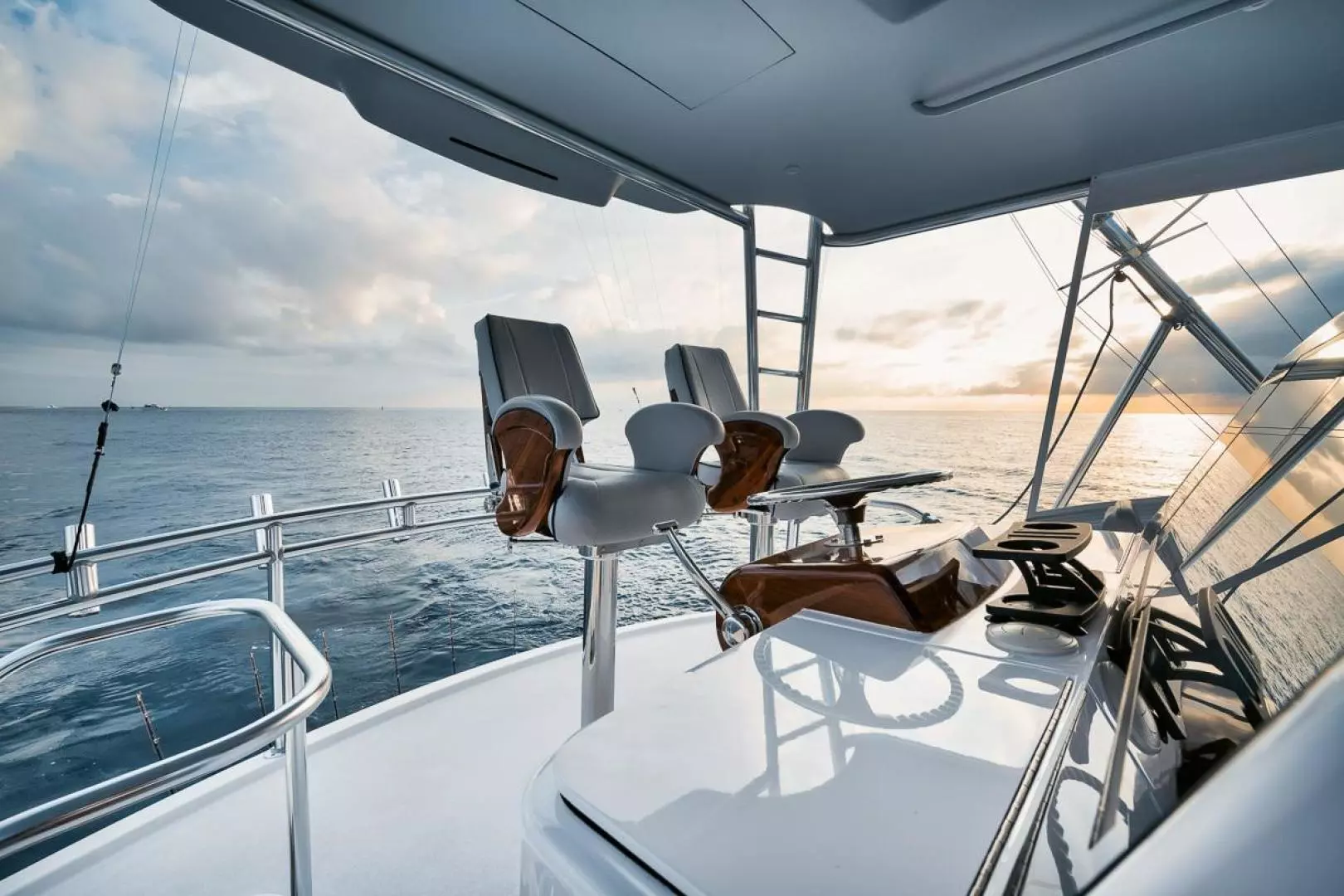 2020 Hatteras Convertible GT59 - Image 29