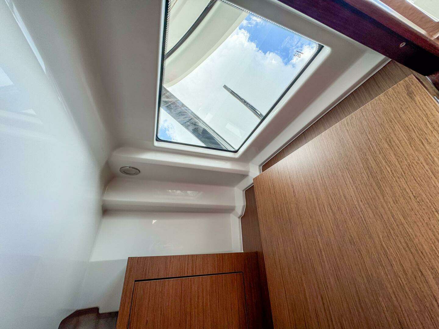 2026 Beneteau Antares 9 - Image 26