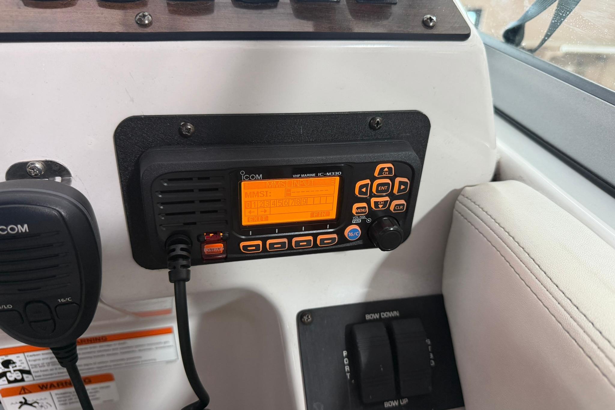2008 Four Winns V248 boat dashboard with Icom VHF marine radio IC-M330.