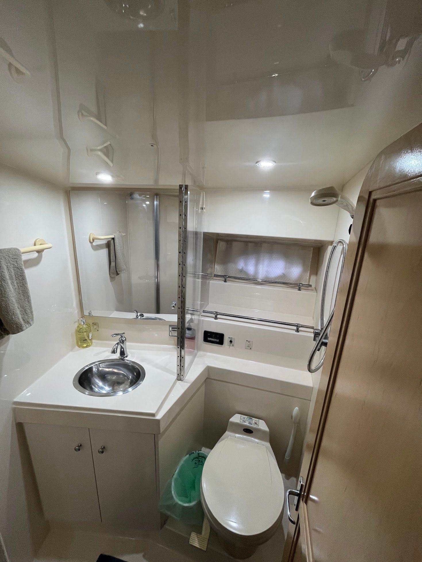 1998 Carver 355 Aft Cabin Motor Yacht - 18