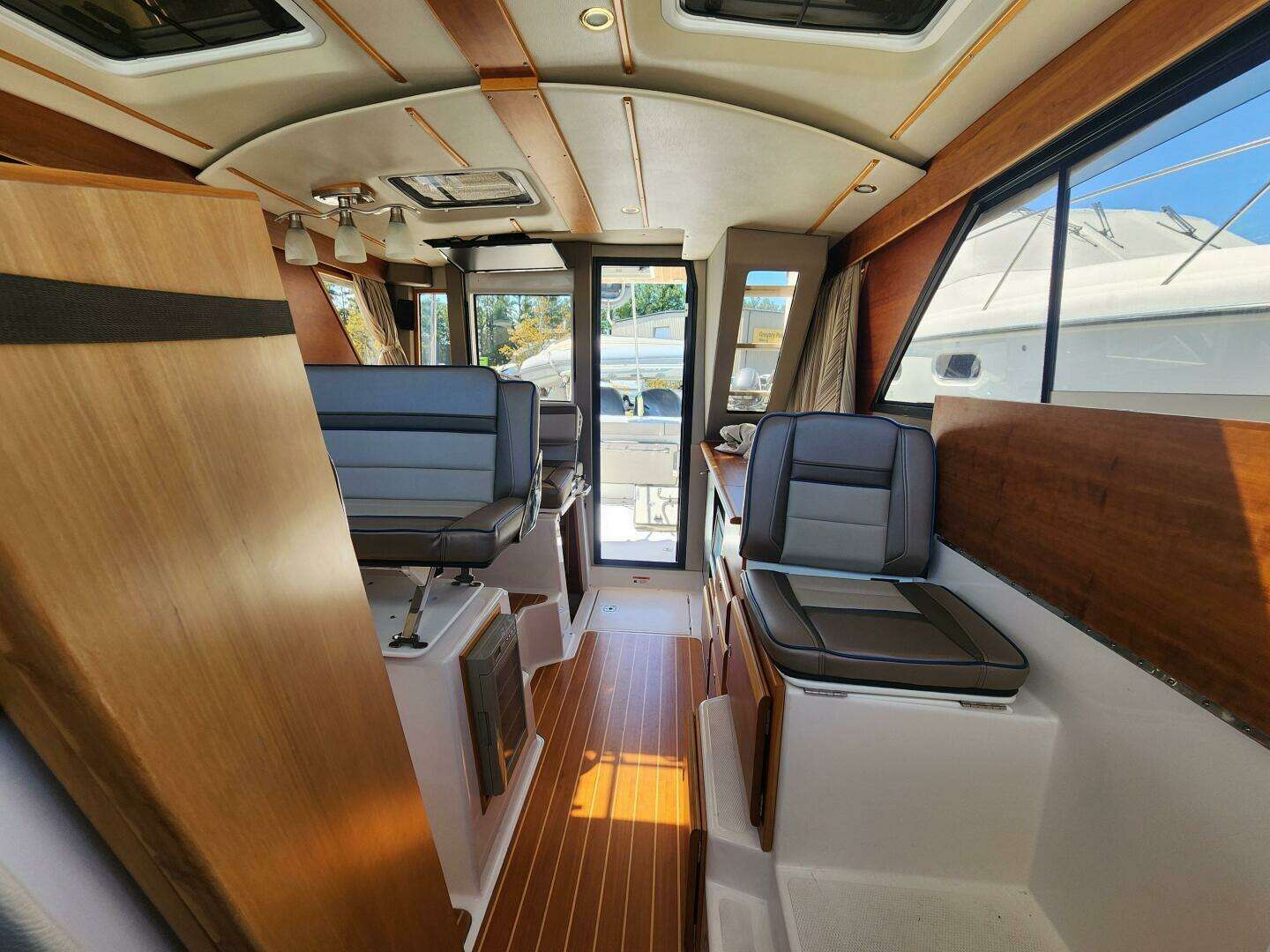2020 Cutwater C-32 CB - Image 13