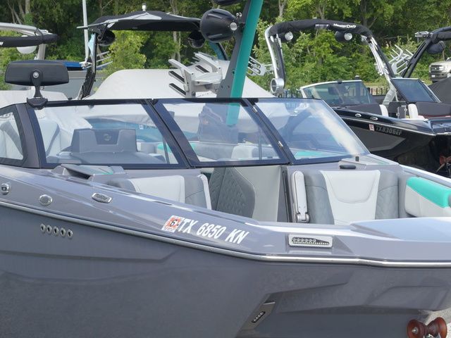 2022 Malibu M220 - 24