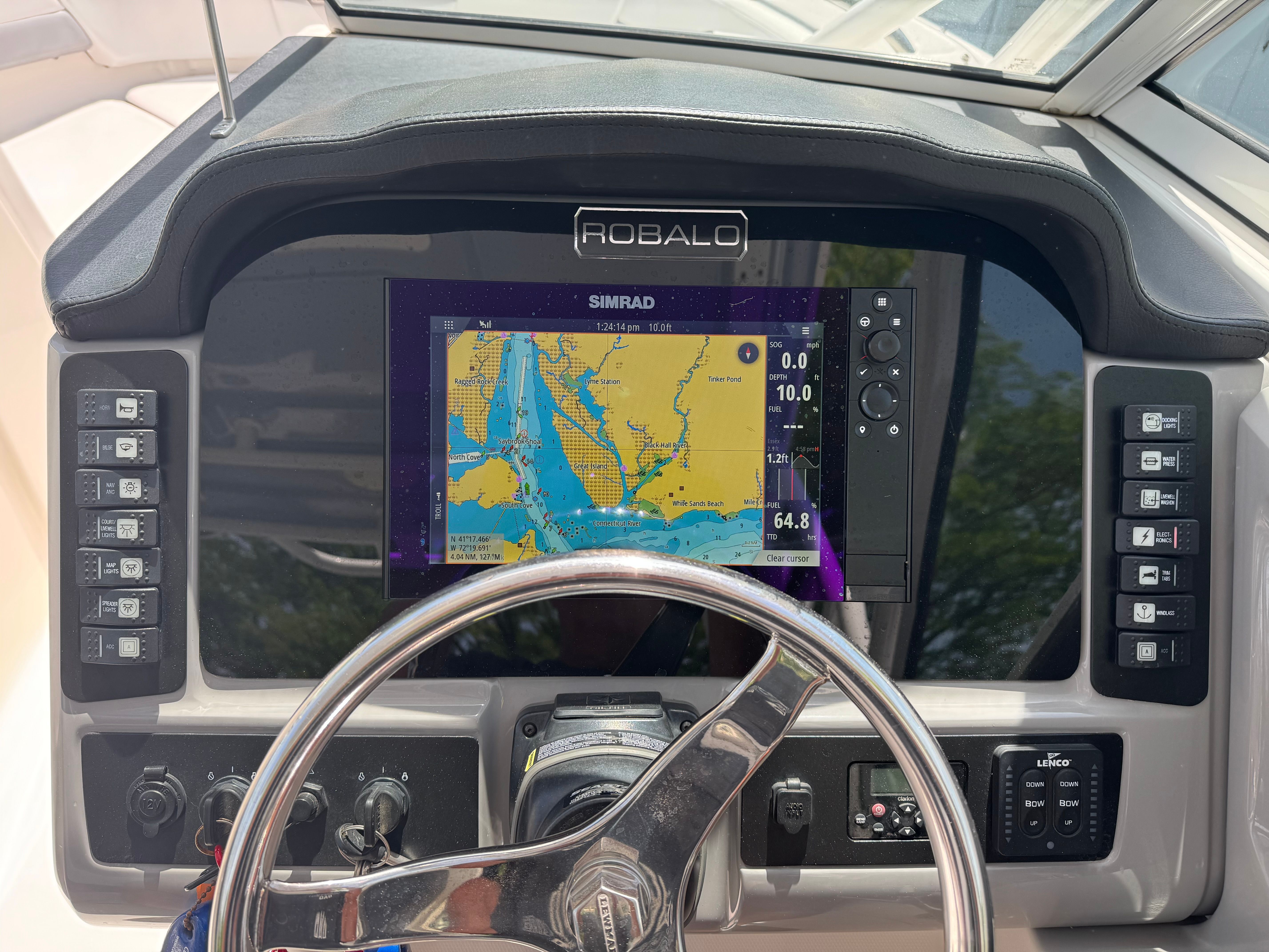 2021 Robalo R247 Dual Console - 9