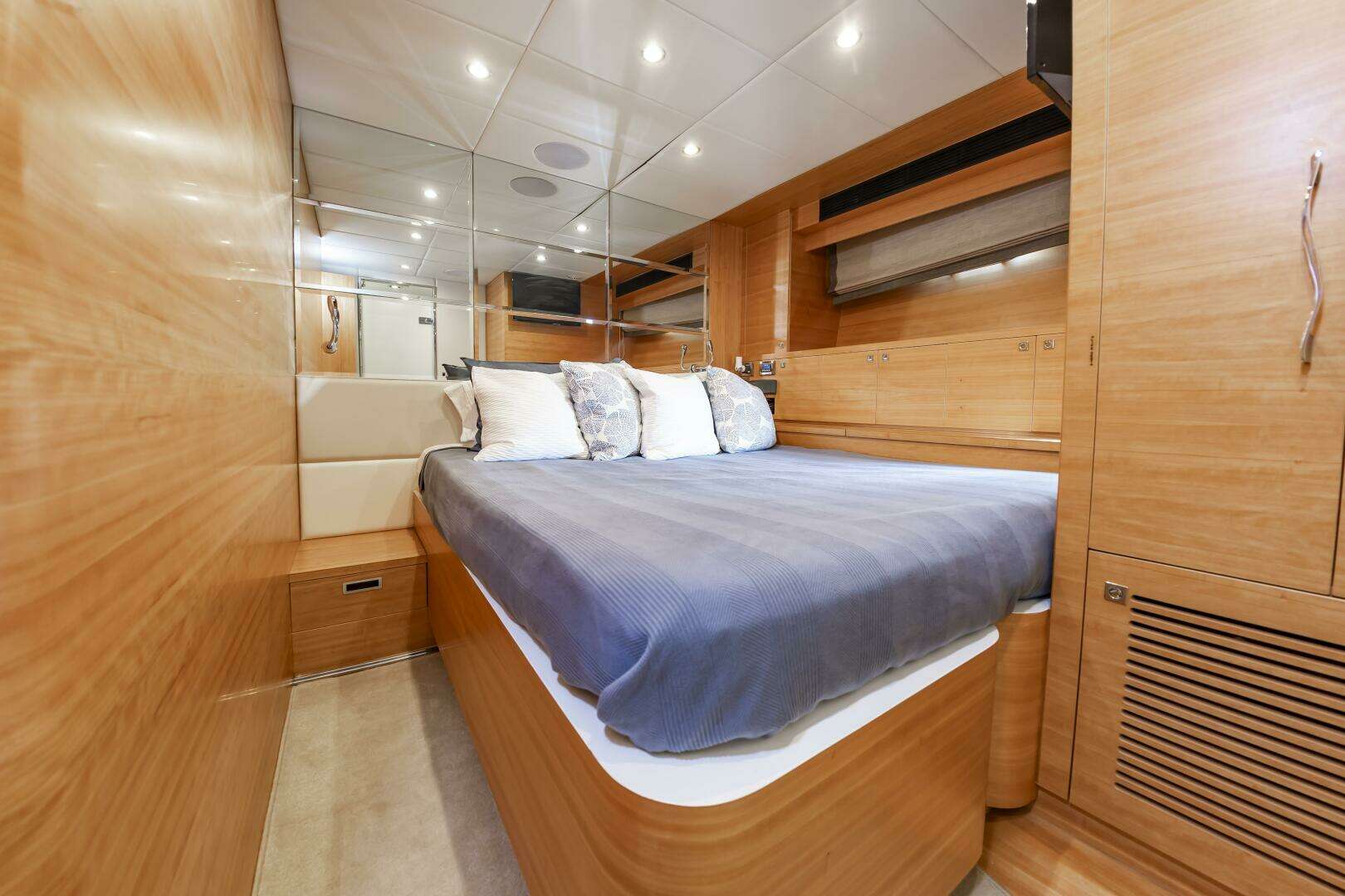 2017 Johnson 93 Flybridge - Image 77