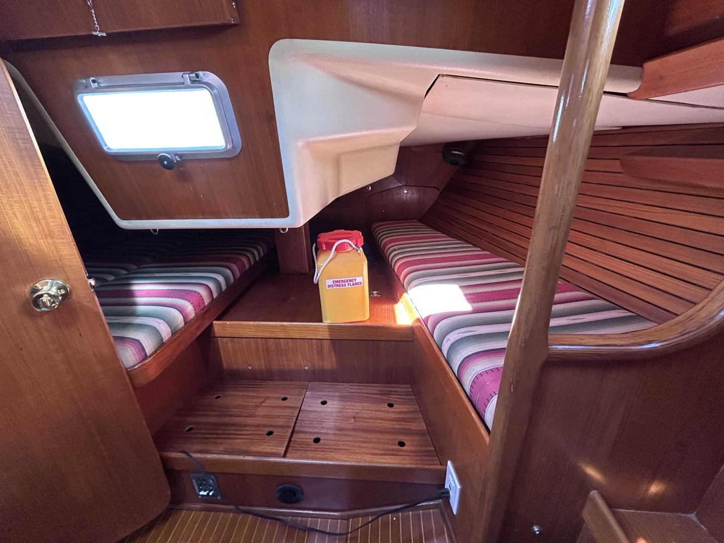 1984 Swan — - Image 20