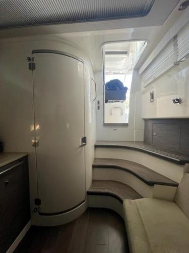 2018 Boston Whaler 420 Outrage - 14